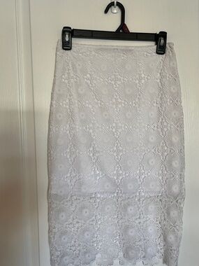 Kensie White Floral Crochet Pencil Skirt